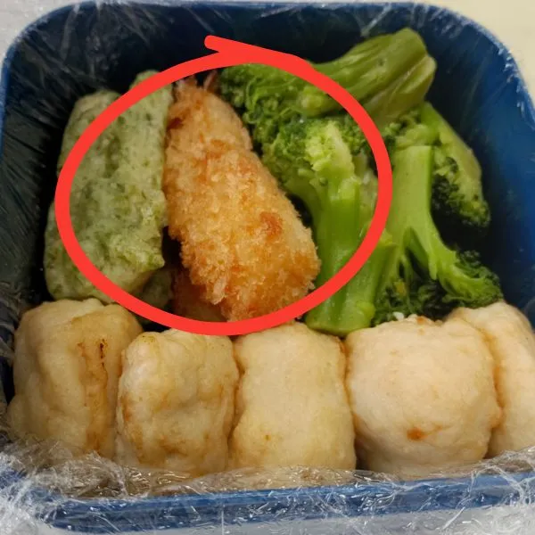 トロナジャパン 海老フライを弁当箱に詰めた写真